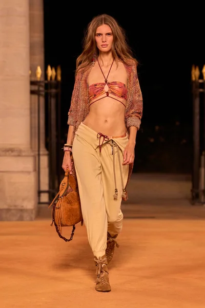Look 44